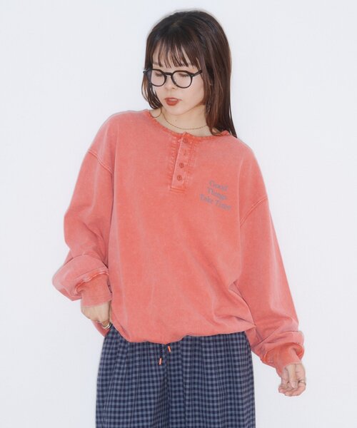 CIAOPANIC TYPY(チャオパニックティピー)の「パウダー加工ヘンリーロンTEE(Tシャツ/カットソー・レディース・ブラック/ベージュ/レッド・LARGE/MEDIUM)」の4枚目の写真