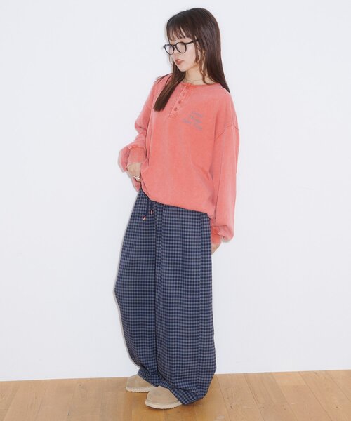 CIAOPANIC TYPY(チャオパニックティピー)の「パウダー加工ヘンリーロンTEE(Tシャツ/カットソー・レディース・ブラック/ベージュ/レッド・LARGE/MEDIUM)」の10枚目の写真