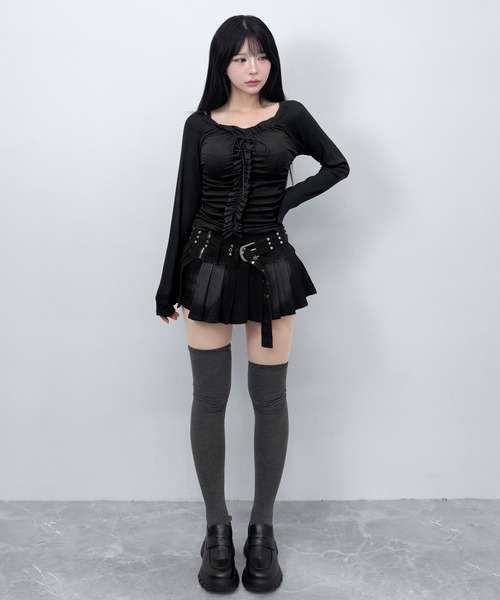 FOLLOWIN(フォロウィン)の「フリルギャザーシャーリングリボントップス(Tシャツ/カットソー・レディース・ブラック/ホワイト・FREE)」の17枚目の写真