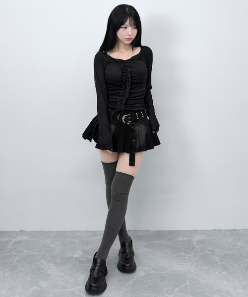 FOLLOWIN(フォロウィン)の「フリルギャザーシャーリングリボントップス(Tシャツ/カットソー・レディース・ブラック/ホワイト・FREE)」の16枚目の写真