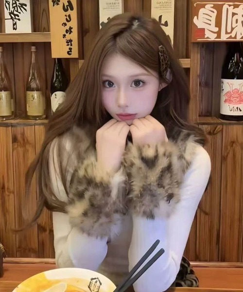 AVYL(アヴィル)の「レオパードファー切り替え レースアップリブニット(ニット/セーター・レディース・アイボリー・M)」の3枚目の写真