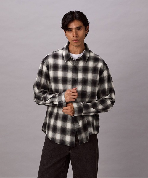 Calvin Klein（カルバン・クライン）の「シャツ - プレイドフランネルロングスリーブクラシックシャツ（シャツ/ブラウス・メンズ・ブラック/ネイビー・S/M/L/XL）」の2枚目の写真