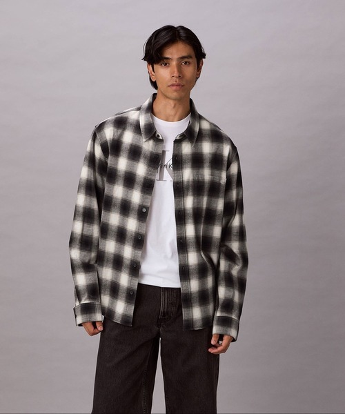 Calvin Klein（カルバン・クライン）の「シャツ - プレイドフランネルロングスリーブクラシックシャツ（シャツ/ブラウス・メンズ・ブラック/ネイビー・S/M/L/XL）」の4枚目の写真