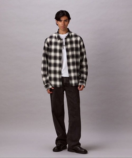 Calvin Klein（カルバン・クライン）の「シャツ - プレイドフランネルロングスリーブクラシックシャツ（シャツ/ブラウス・メンズ・ブラック/ネイビー・S/M/L/XL）」の6枚目の写真
