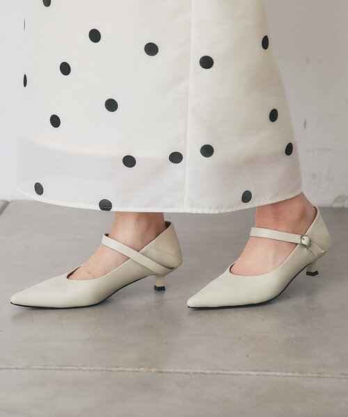 La boutique BonBon(ラブティックボンボン)の「【REMME】ストラップパンプス(その他シューズ・レディース・ブラック/オフホワイト・37/39/38)」の1枚目の写真