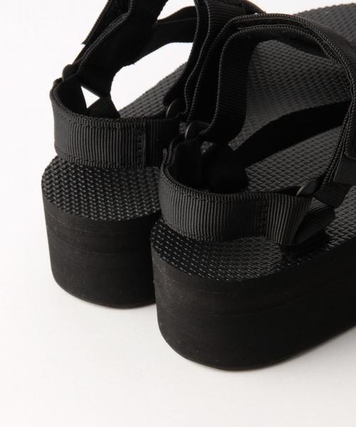 Teva(テバ)の「TEVA(テバ) FLATFORM UNIVERSAL◆◆(サンダル・レディース・ホワイト/ブラック・6/5/7)」の3枚目の写真