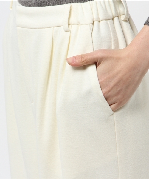 NOLLEY’S（ノーリーズ）の「【GINGER2月号/STORY2月号掲載】圧縮スムースワイドパンツ（その他パンツ・レディース・オフホワイト/ベージュ/ブラック・38/36/34）」の9枚目の写真