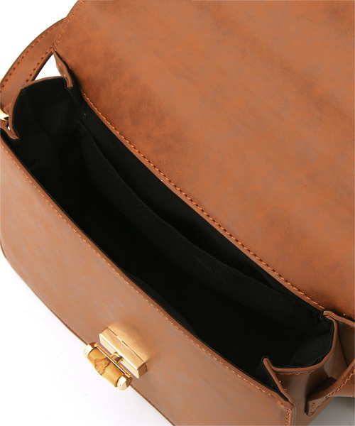 Luz Llena (philter)（ラズレナ　フィルター）の「バンブーバックル付きスクエアショルダーバッグ（ショルダーバッグ・レディース・キャメル/ブラウン/ブラック・ﾌﾘ-）」の17枚目の写真