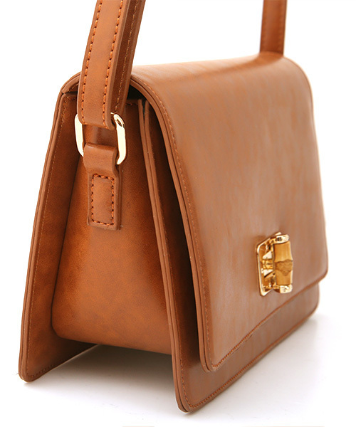 Luz Llena (philter)（ラズレナ　フィルター）の「バンブーバックル付きスクエアショルダーバッグ（ショルダーバッグ・レディース・キャメル/ブラウン/ブラック・ﾌﾘ-）」の4枚目の写真