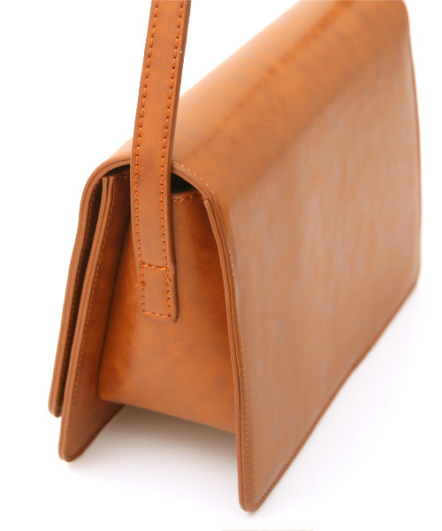 Luz Llena (philter)（ラズレナ　フィルター）の「バンブーバックル付きスクエアショルダーバッグ（ショルダーバッグ・レディース・キャメル/ブラウン/ブラック・ﾌﾘ-）」の5枚目の写真