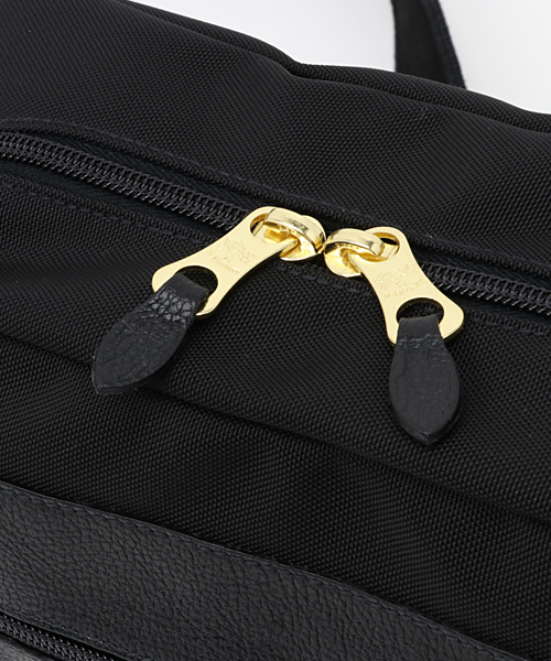 IL BISONTE(イルビゾンテ)の「IL BISONTE / NYLON x ORIGINAL LEATHER / SHOULDER BAG(ショルダーバッグ・メンズ・ブラック/ネイビー/ナチュラル・FREE)」の7枚目の写真