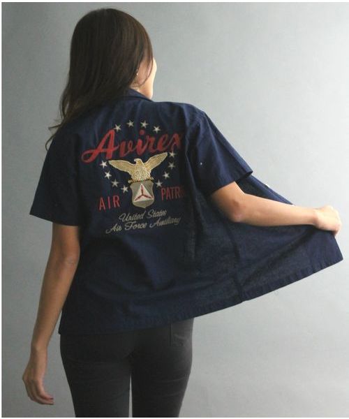 AVIREX(アヴィレックス)の「avirex/ アヴィレックス/ L S/S AIR PATROL EMB SHIRTS/ エアーパトロール 刺繍 シャツ(シャツ/ブラウス・レディース・ホワイト/ネイビー/イエロー・FREE)」の2枚目の写真