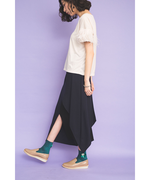 TEVALT(ヴァレット)の「<Titilate valet> フェザースリーブ トップス (Tシャツ/カットソー・レディース・アイボリー/ブラック/サンドベージュ・38)」の4枚目の写真