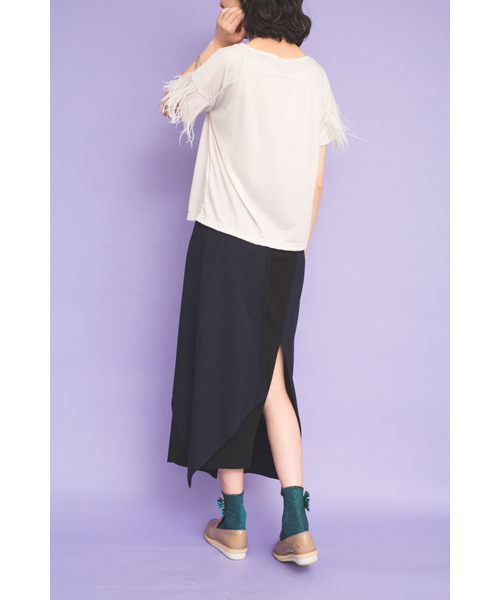 TEVALT(ヴァレット)の「<Titilate valet> フェザースリーブ トップス (Tシャツ/カットソー・レディース・アイボリー/ブラック/サンドベージュ・38)」の5枚目の写真