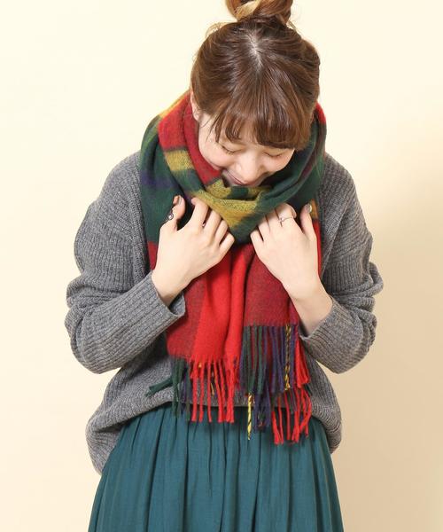 coen（コーエン）の「フェザータッチチェックストール(ブラック⇒ WEB限定カラー)(マフラー)（ストール/ショール・レディース・ブラック/レッド/グリーン/ワイン/ライトブルー・FREE）」の4枚目の写真