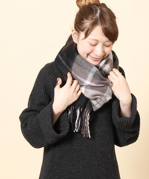 coen（コーエン）の「フェザータッチチェックストール(ブラック⇒ WEB限定カラー)(マフラー)（ストール/ショール・レディース・ブラック/レッド/グリーン/ワイン/ライトブルー・FREE）」の9枚目の写真