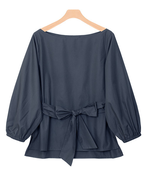 Pierrot(ピエロ)の「ウエストリボン付き ボリューム袖ブラウス(シャツ/ブラウス・レディース・オフホワイト/ベージュ/カーキ/ネイビー・L/M)」の4枚目の写真