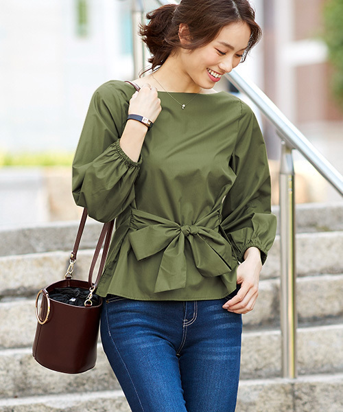 Pierrot(ピエロ)の「ウエストリボン付き ボリューム袖ブラウス(シャツ/ブラウス・レディース・オフホワイト/ベージュ/カーキ/ネイビー・L/M)」の3枚目の写真