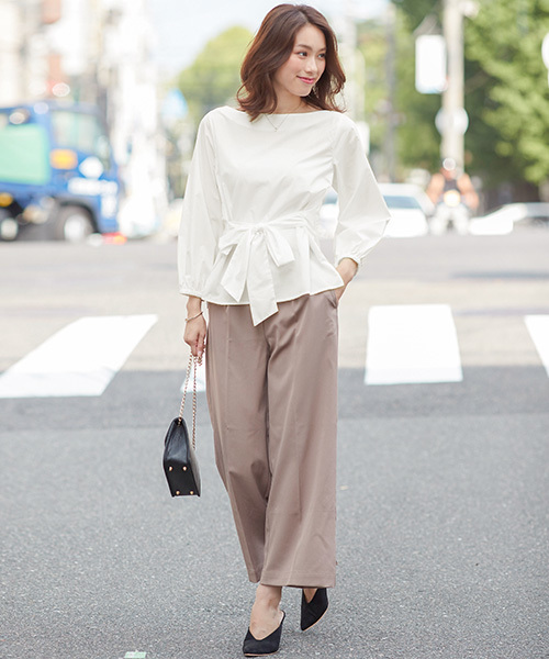 Pierrot(ピエロ)の「ウエストリボン付き ボリューム袖ブラウス(シャツ/ブラウス・レディース・オフホワイト/ベージュ/カーキ/ネイビー・L/M)」の17枚目の写真