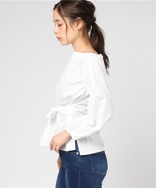 Pierrot(ピエロ)の「ウエストリボン付き ボリューム袖ブラウス(シャツ/ブラウス・レディース・オフホワイト/ベージュ/カーキ/ネイビー・L/M)」の6枚目の写真