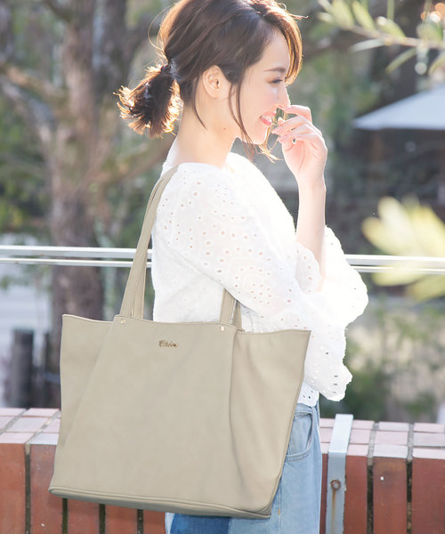 KOBE LETTUCE（コウベレタス）の「A4サイズ対応大容量肩掛けファスナートートバッグ（トートバッグ・レディース・ボルドー/グリーン/ネイビー/レッド/キャメル/ブラック/ベージュ/サックスブルー/アイボリー/ラベンダー/ピンク/グレー/イエロー・FREE）」の3枚目の写真