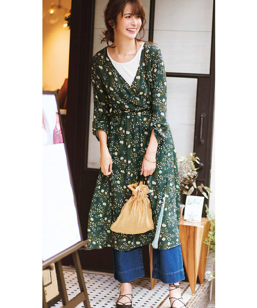 IEDIT（イディット）の「ＩＥＤＩＴ　はおりにもなる花柄カシュクールワンピース（ワンピース・レディース・グリーン/ブラウン/ブラック・LARGE/MEDIUM/SMALL/X-LARGE/XX-LARGE）」の4枚目の写真