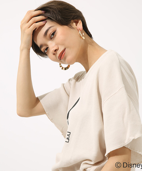 AZUL by moussy（アズールバイマウジー）の「MICKEY MOUSE CLUB TEE（Tシャツ/カットソー・レディース・ライトブラック/オフホワイト・MEDIUM/SMALL）」の3枚目の写真