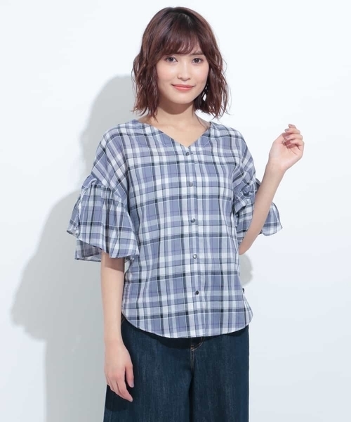 a.v.v（アーヴェヴェ）の「フレアスリーブフロントボタンブラウス[WEB限定サイズ]（シャツ/ブラウス・レディース・ベージュ/グレー・40/38/42/36/34）」の6枚目の写真