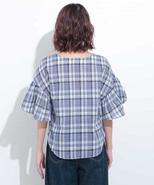a.v.v（アーヴェヴェ）の「フレアスリーブフロントボタンブラウス[WEB限定サイズ]（シャツ/ブラウス・レディース・ベージュ/グレー・40/38/42/36/34）」の8枚目の写真