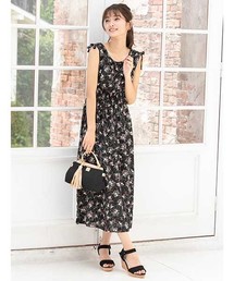 ショルダーシャーリング花柄ワンピース