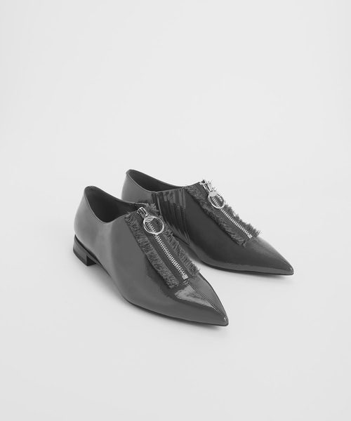 CHARLES & KEITH(チャールズ & キース)の「ジップフロント ポインテッドトゥローファー / Zip Front Pointed Toe Loafers(スリッポン・レディース・ブラック/ベージュ/ダークグレー・22.5cm/23cm/23.5cm/24.5cm/25cm/25.5cm)」の11枚目の写真