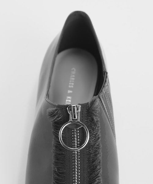 CHARLES & KEITH(チャールズ & キース)の「ジップフロント ポインテッドトゥローファー / Zip Front Pointed Toe Loafers(スリッポン・レディース・ブラック/ベージュ/ダークグレー・22.5cm/23cm/23.5cm/24.5cm/25cm/25.5cm)」の9枚目の写真