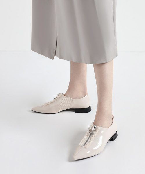CHARLES & KEITH(チャールズ & キース)の「ジップフロント ポインテッドトゥローファー / Zip Front Pointed Toe Loafers(スリッポン・レディース・ブラック/ベージュ/ダークグレー・22.5cm/23cm/23.5cm/24.5cm/25cm/25.5cm)」の12枚目の写真
