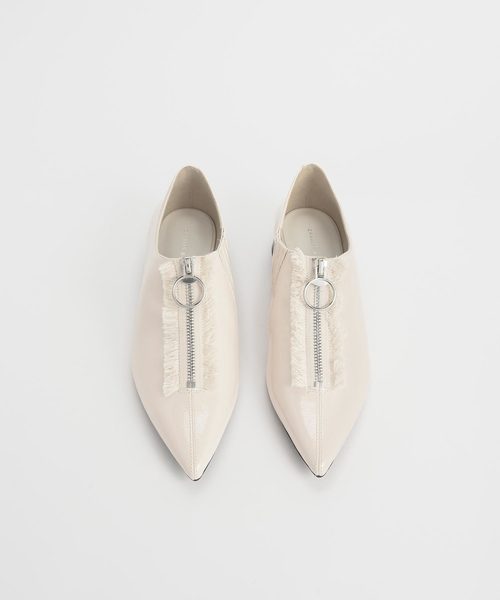 CHARLES & KEITH(チャールズ & キース)の「ジップフロント ポインテッドトゥローファー / Zip Front Pointed Toe Loafers(スリッポン・レディース・ブラック/ベージュ/ダークグレー・22.5cm/23cm/23.5cm/24.5cm/25cm/25.5cm)」の7枚目の写真