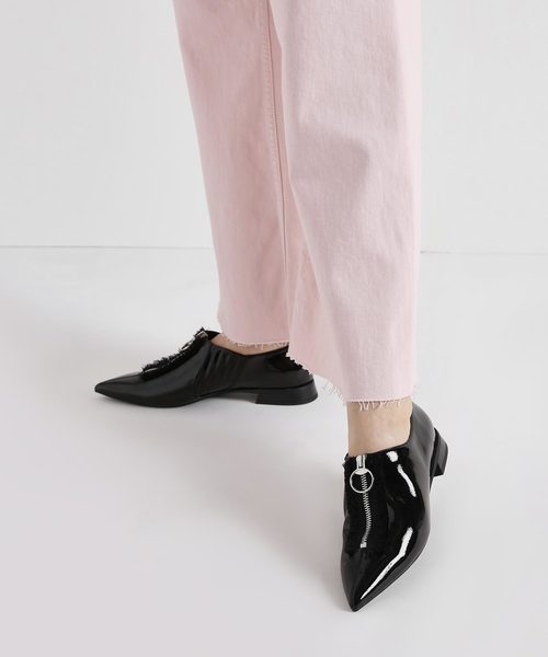 CHARLES & KEITH(チャールズ & キース)の「ジップフロント ポインテッドトゥローファー / Zip Front Pointed Toe Loafers(スリッポン・レディース・ブラック/ベージュ/ダークグレー・22.5cm/23cm/23.5cm/24.5cm/25cm/25.5cm)」の13枚目の写真