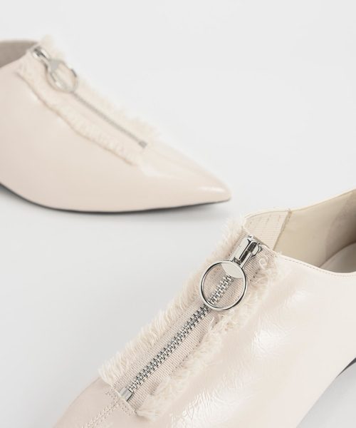 CHARLES & KEITH(チャールズ & キース)の「ジップフロント ポインテッドトゥローファー / Zip Front Pointed Toe Loafers(スリッポン・レディース・ブラック/ベージュ/ダークグレー・22.5cm/23cm/23.5cm/24.5cm/25cm/25.5cm)」の5枚目の写真