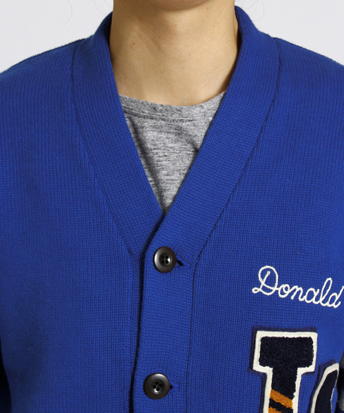 BEAMS BOY（ビームスボーイ）の「CHESWICK / レタードカーディガン（カーディガン/ボレロ・レディース・ブラック/ロイヤルブルー・ONE SIZE）」の3枚目の写真