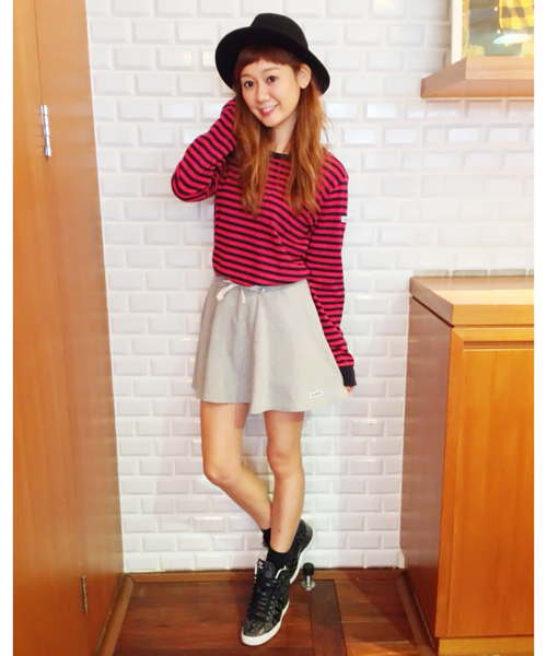 X-girl（エックスガール）の「BASIC L/S TOP（Tシャツ/カットソー・レディース・マルチ/ブラック/アッシュ/レッド/グリーン/ネイビー・1/2）」の5枚目の写真