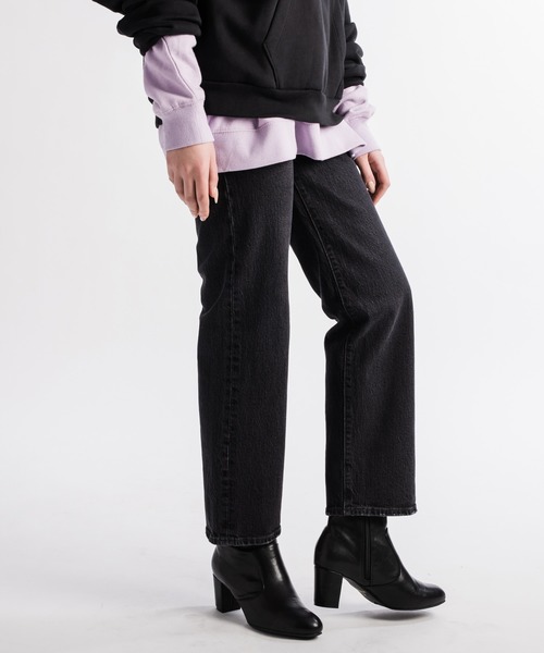 Levi's（リーバイス）の「RIBCAGE ストレート アンクル FEELIN'CAGEY（デニムパンツ・レディース・ブラック・28inch/24inch/25inch/26inch/27inch/23inch/30inch/29inch）」の2枚目の写真