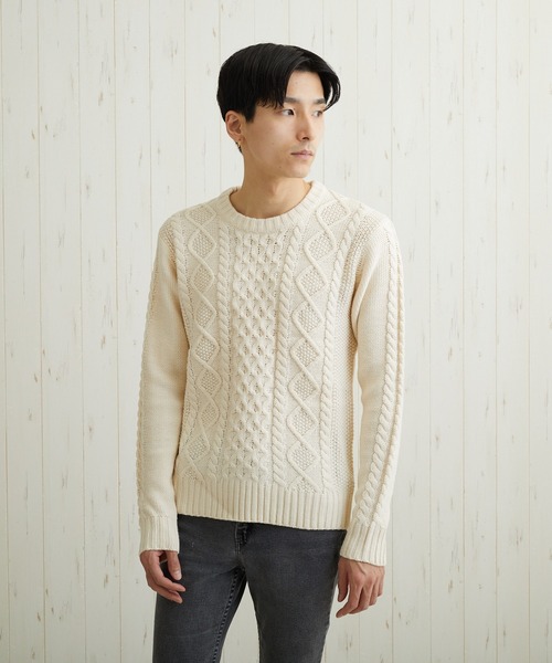 TONE SELECT WEAR(トーンセレクトウェア)の「【TONE MEN'S】ケーブルクルーネックニット(BL)(ニット/セーター・メンズ・ブラック/ブラウン/アイボリー/ブラック系その他/ベージュ系その他/ブルー系その他/パープル系その他/ブラック系その他2/ワイン/グレー系その他/ネイビー/グレー系その他2/キャメル/ホワイト系その他・MEDIUM/LARGE/X-LARGE)」の2枚目の写真