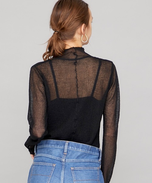 STUDIOUS（ステュディオス）の「【STUDIOUS】シアーリンクルニットップス（ニット/セーター・レディース・ブラック/ベージュ/ラベンダー・FREE）」の2枚目の写真