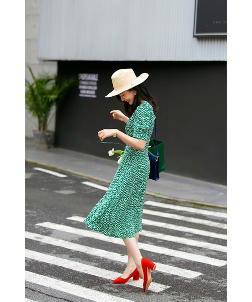 花柄Vネックパフスリーブワンピース SAISON DE PAPILLON（セゾンドパピヨン）の「Vネック花柄