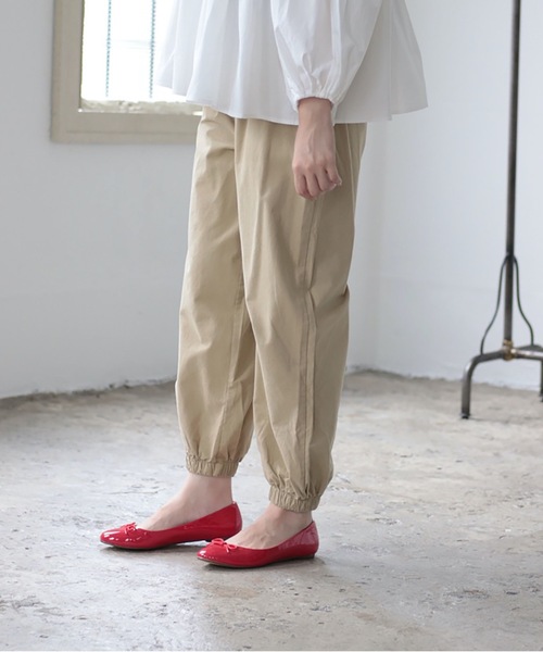 sakishimatokyo(サキシマトーキョー)の「【ZOZO限定】サキシマamp「クロップドユッタリゴムパンツ」(その他パンツ・レディース・ブラック/ベージュ/ネイビー・FREE)」の9枚目の写真
