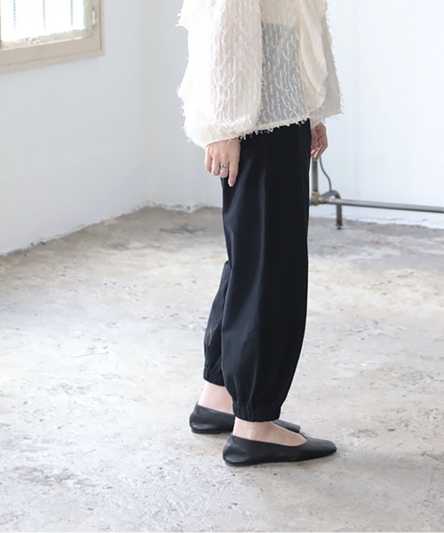 sakishimatokyo(サキシマトーキョー)の「【ZOZO限定】サキシマamp「クロップドユッタリゴムパンツ」(その他パンツ・レディース・ブラック/ベージュ/ネイビー・FREE)」の8枚目の写真