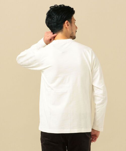 SHIPS(シップス)の「SC: ジャガード チェッカーパターン ロングスリーブ Tシャツ (ロンT)(Tシャツ/カットソー・メンズ・ホワイト/ダークグレー/ブルー・SMALL/LARGE/MEDIUM/X-LARGE)」の6枚目の写真