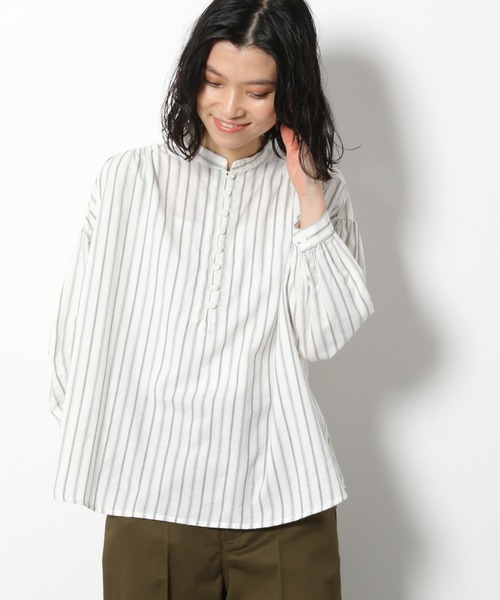 LAKOLE（ラコレ）の「アソートノーカラーボタンブラウス / LAKOLE（シャツ/ブラウス・レディース・オフホワイト/スモーク/ブラウン系その他・SMALL/MEDIUM）」の10枚目の写真