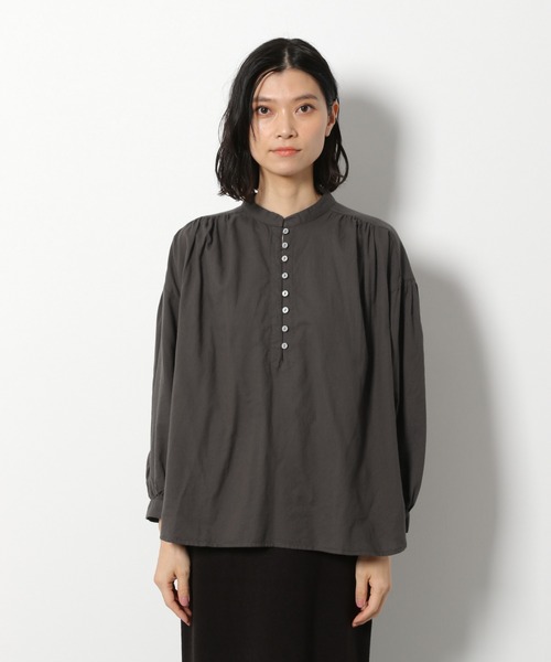 LAKOLE（ラコレ）の「アソートノーカラーボタンブラウス / LAKOLE（シャツ/ブラウス・レディース・オフホワイト/スモーク/ブラウン系その他・SMALL/MEDIUM）」の7枚目の写真