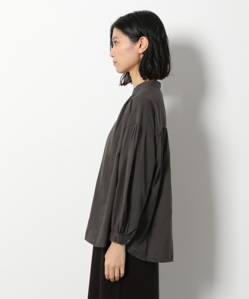 LAKOLE（ラコレ）の「アソートノーカラーボタンブラウス / LAKOLE（シャツ/ブラウス・レディース・オフホワイト/スモーク/ブラウン系その他・SMALL/MEDIUM）」の21枚目の写真