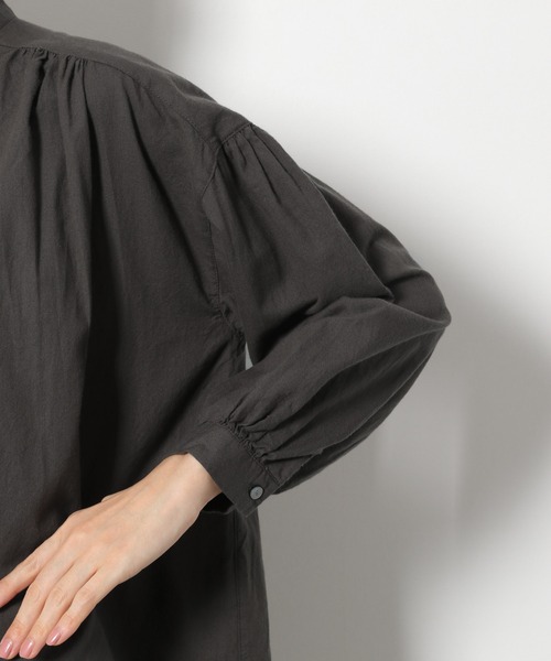 LAKOLE（ラコレ）の「アソートノーカラーボタンブラウス / LAKOLE（シャツ/ブラウス・レディース・オフホワイト/スモーク/ブラウン系その他・SMALL/MEDIUM）」の16枚目の写真