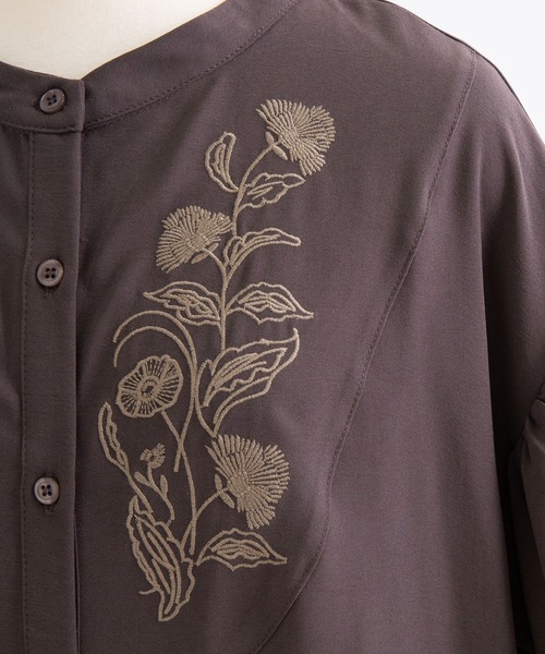 Newlyme（ニューリーミー）の「バンドカラー刺繍ブラウス（シャツ/ブラウス・レディース・ブラック/グレー/オフホワイト/アイボリー・FREE）」の15枚目の写真